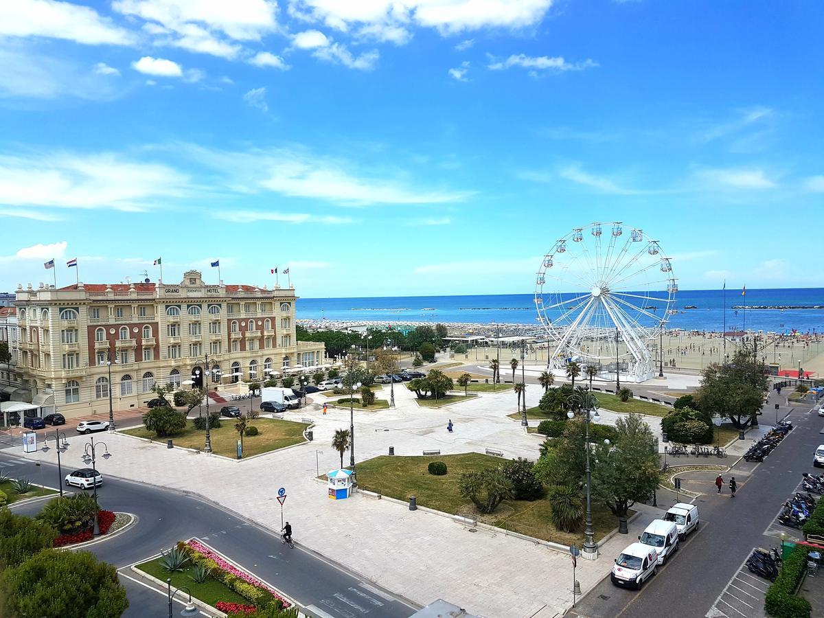 Hotel Residence Adriana Cesenatico Exteriör bild
