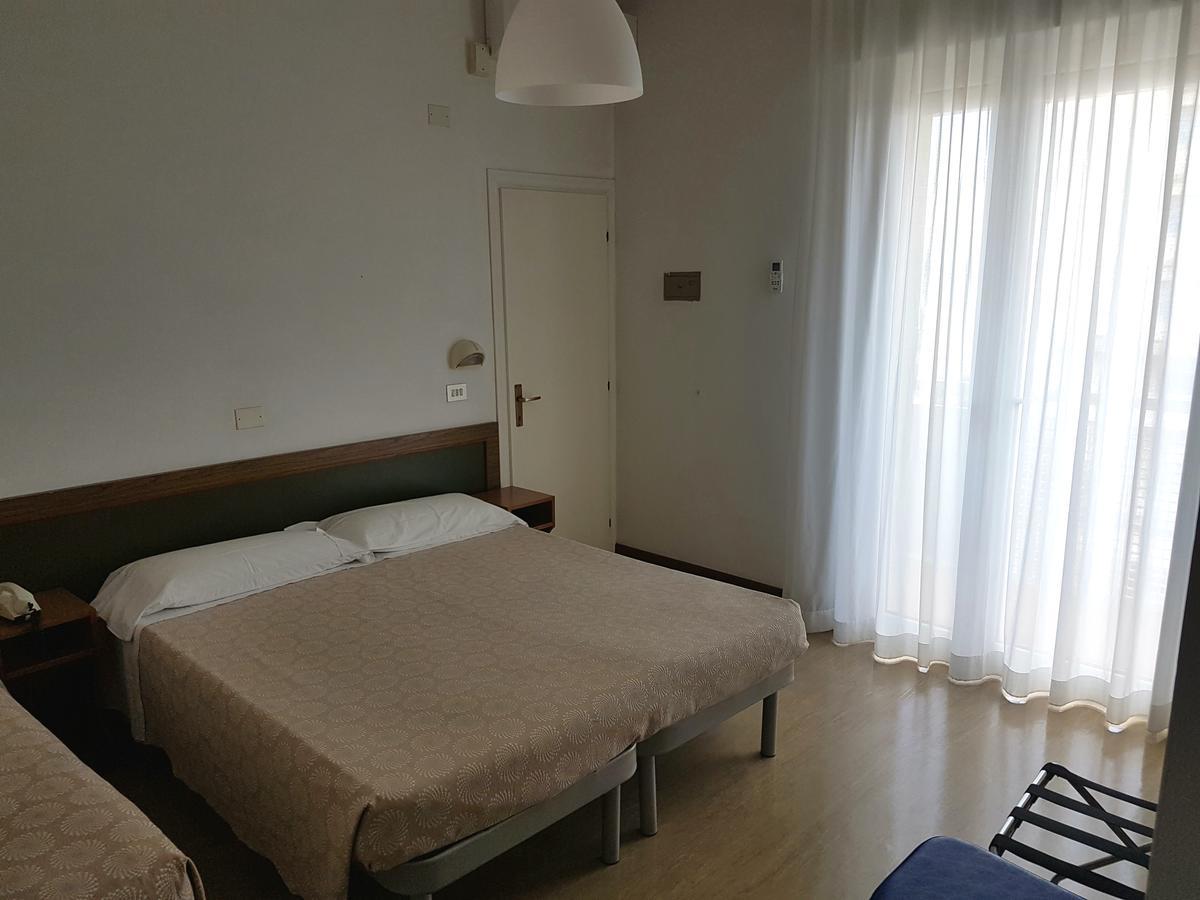 Hotel Residence Adriana Cesenatico Exteriör bild